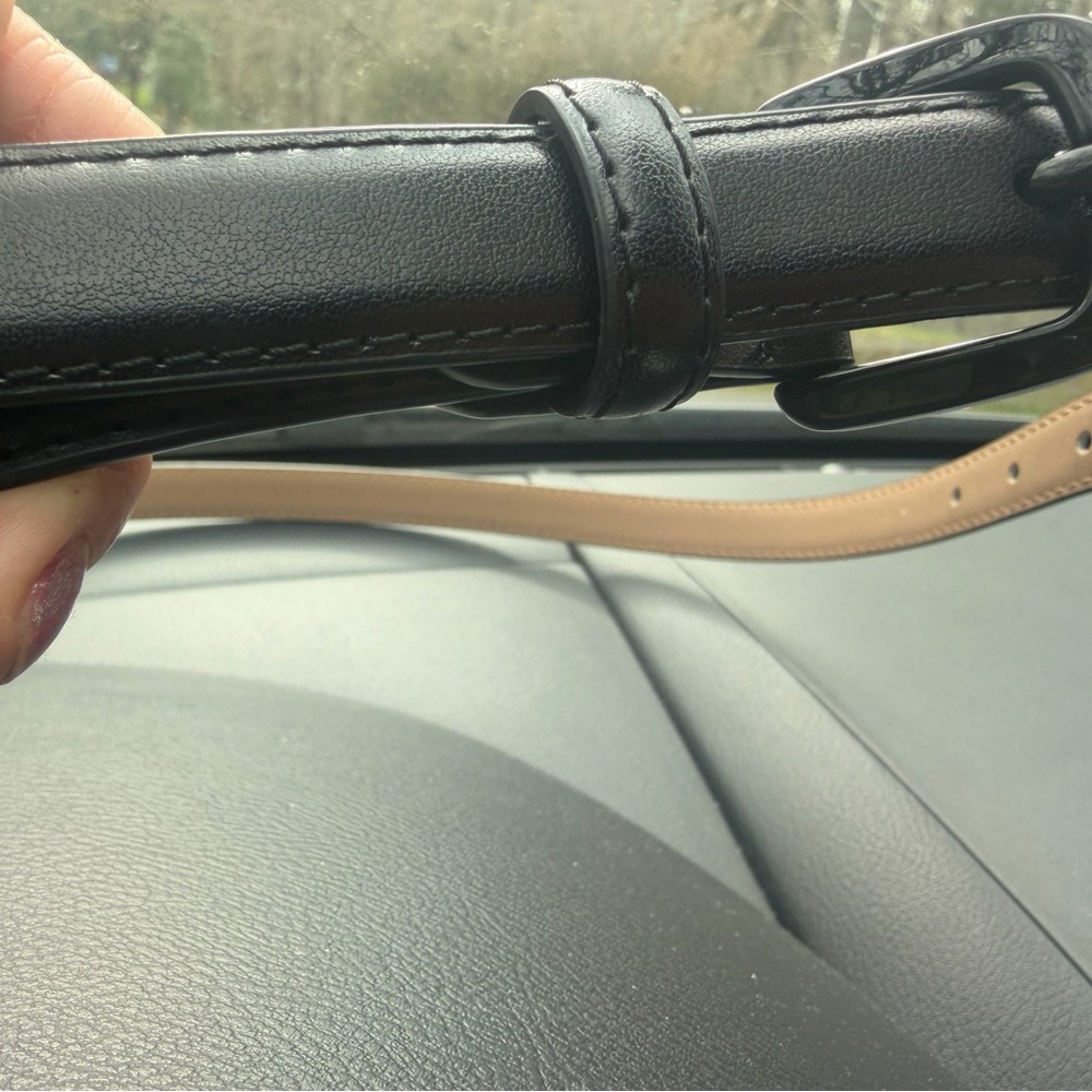 Elegant Black and Tan Women's Belt - Picture 4 of 16